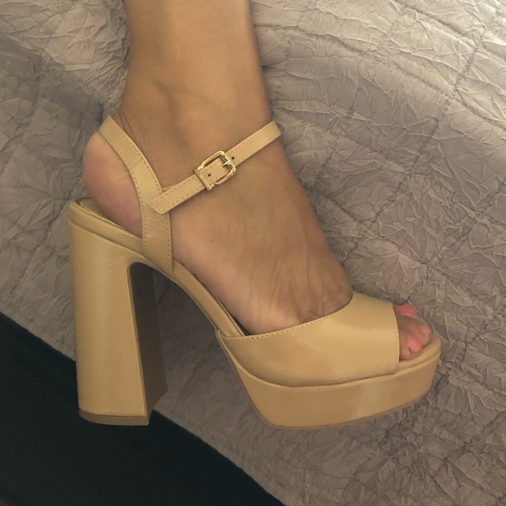 Nude Patent Platform High Heels - Picture 9 of 9